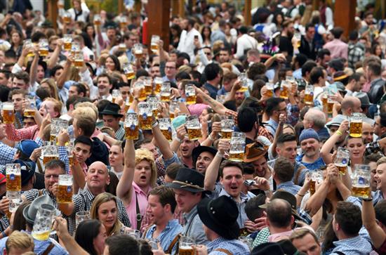 当地时间2021年5月4日，德国慕尼黑，慕尼黑啤酒节今年再度因疫情取消。图为慕尼黑啤酒节资料图。